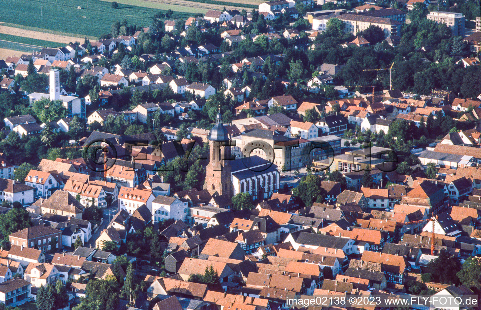 Luftbild von Kandel St. Georgskirche vom Ballon aus im Bundesland Rheinland-Pfalz, Deutschland