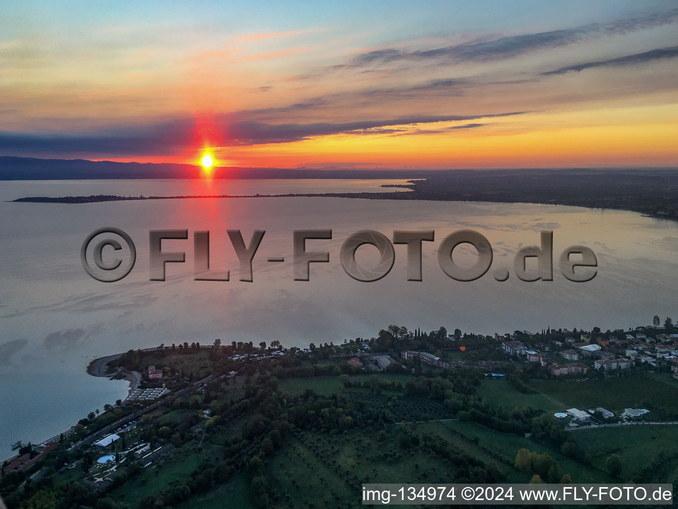 Sonnenaufgang am  Campeggio del Vò Gardasee in Desenzano del Garda im Bundesland Brescia, Italien