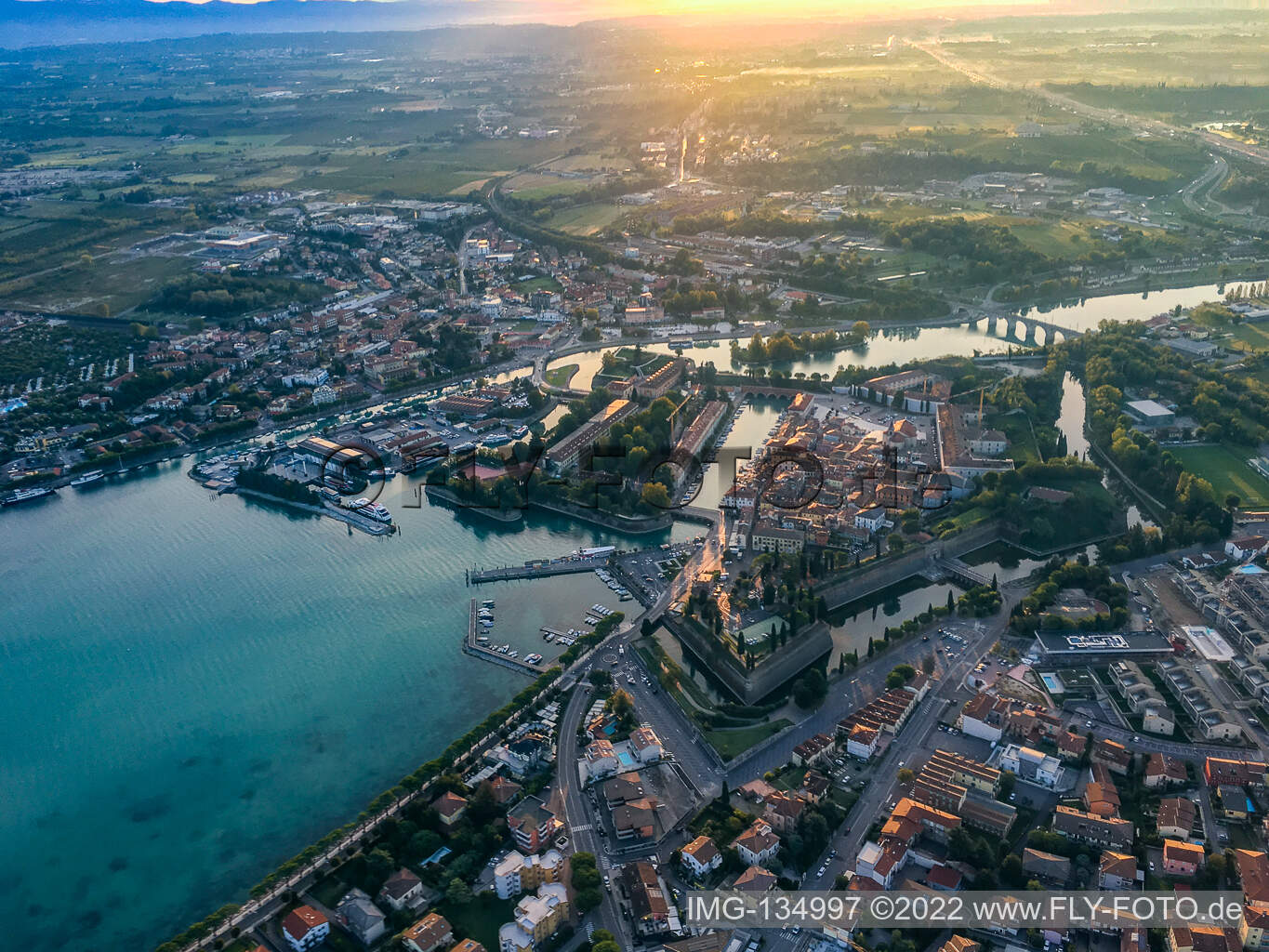 Luftbild von Peschiera del Garda im Bundesland Verona, Italien
