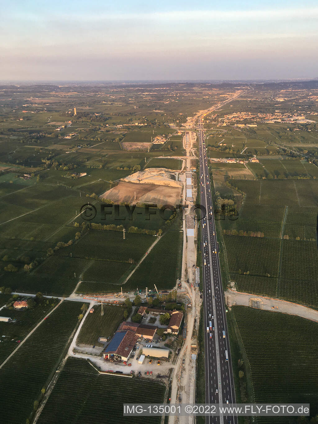 Luftbild von Pozzolengo im Bundesland Brescia, Italien