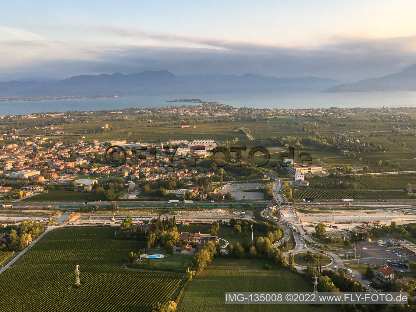 Luftbild von Desenzano del Garda im Bundesland Brescia, Italien