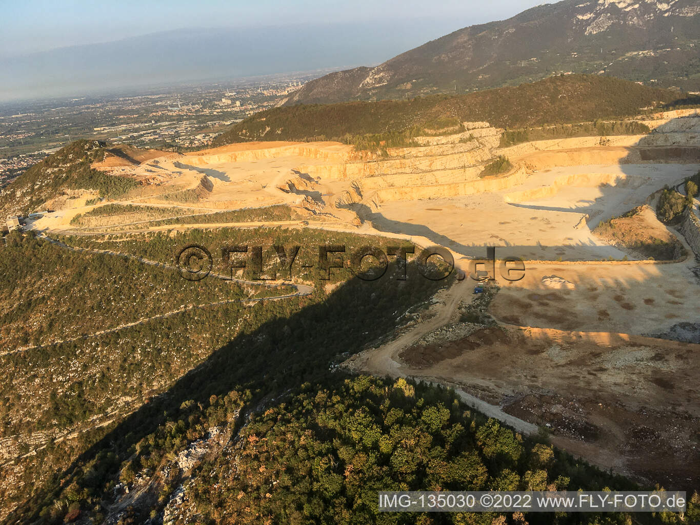Kalksteinbruch  Cava Italcementi in Mazzano im Bundesland Brescia, Italien