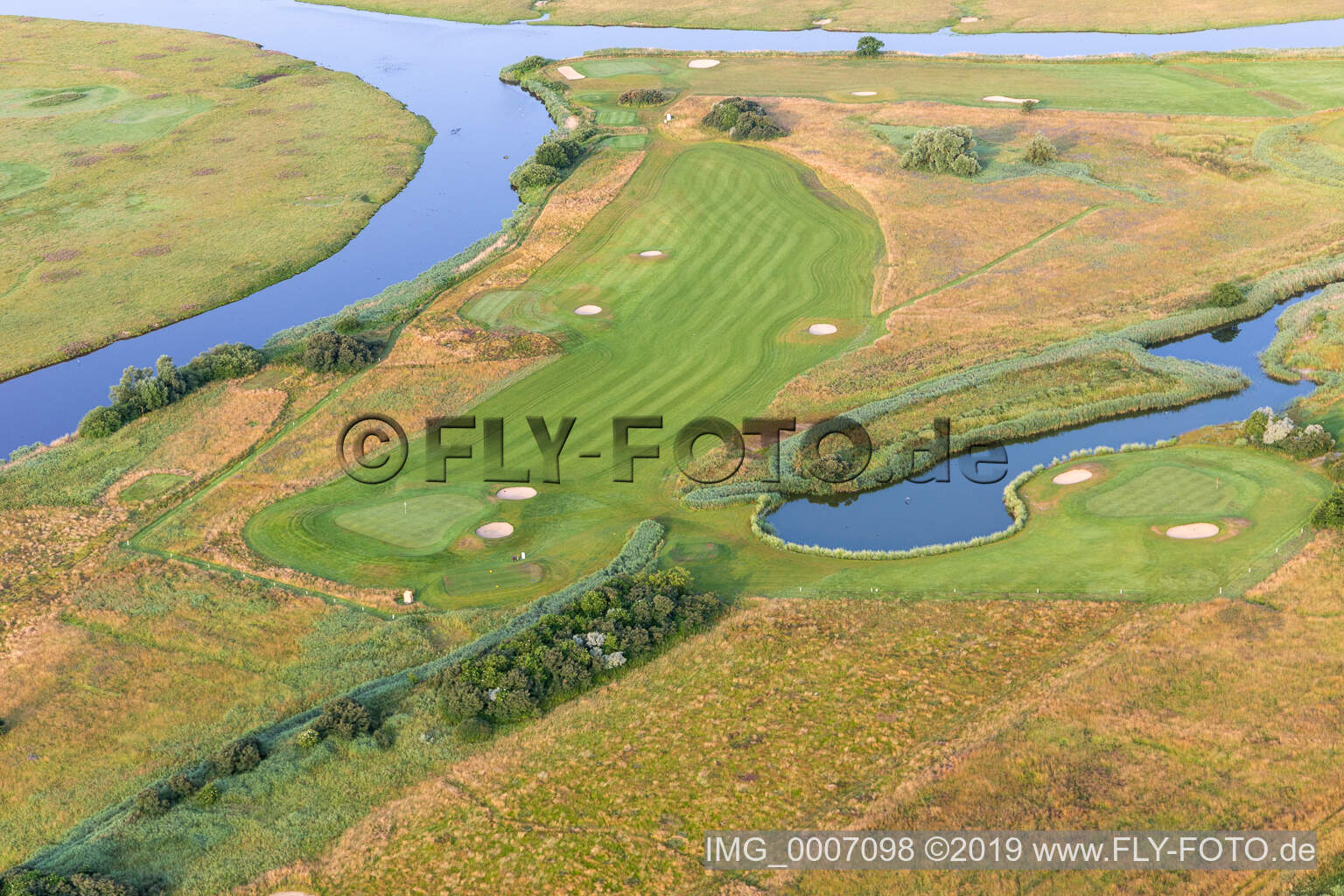 Luftbild von Gelände des Golfplatz des Golfclub Büsum Dithmarschen e.V. in Warwerort im Bundesland Schleswig-Holstein, Deutschland