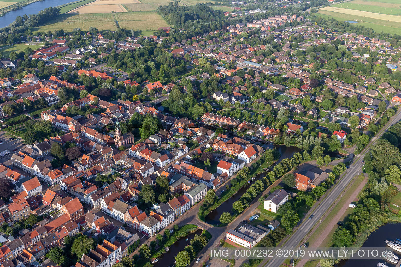 Luftbild von Grachtenstadt zwischen Treene, Westersielzug und Eider in Friedrichstadt im Bundesland Schleswig-Holstein, Deutschland