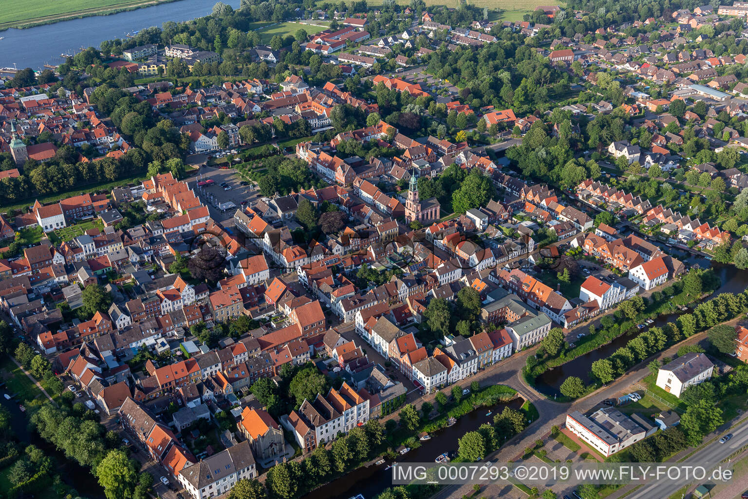 Luftaufnahme von Grachtenstadt zwischen Treene, Westersielzug und Eider in Friedrichstadt im Bundesland Schleswig-Holstein, Deutschland