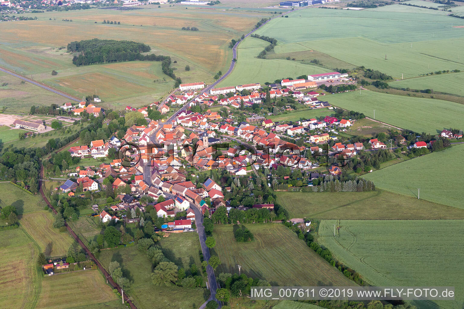 Ortsansicht der Straßen und Häuser der Wohngebiete in Wahlwinkel im Bundesland Thüringen, Deutschland