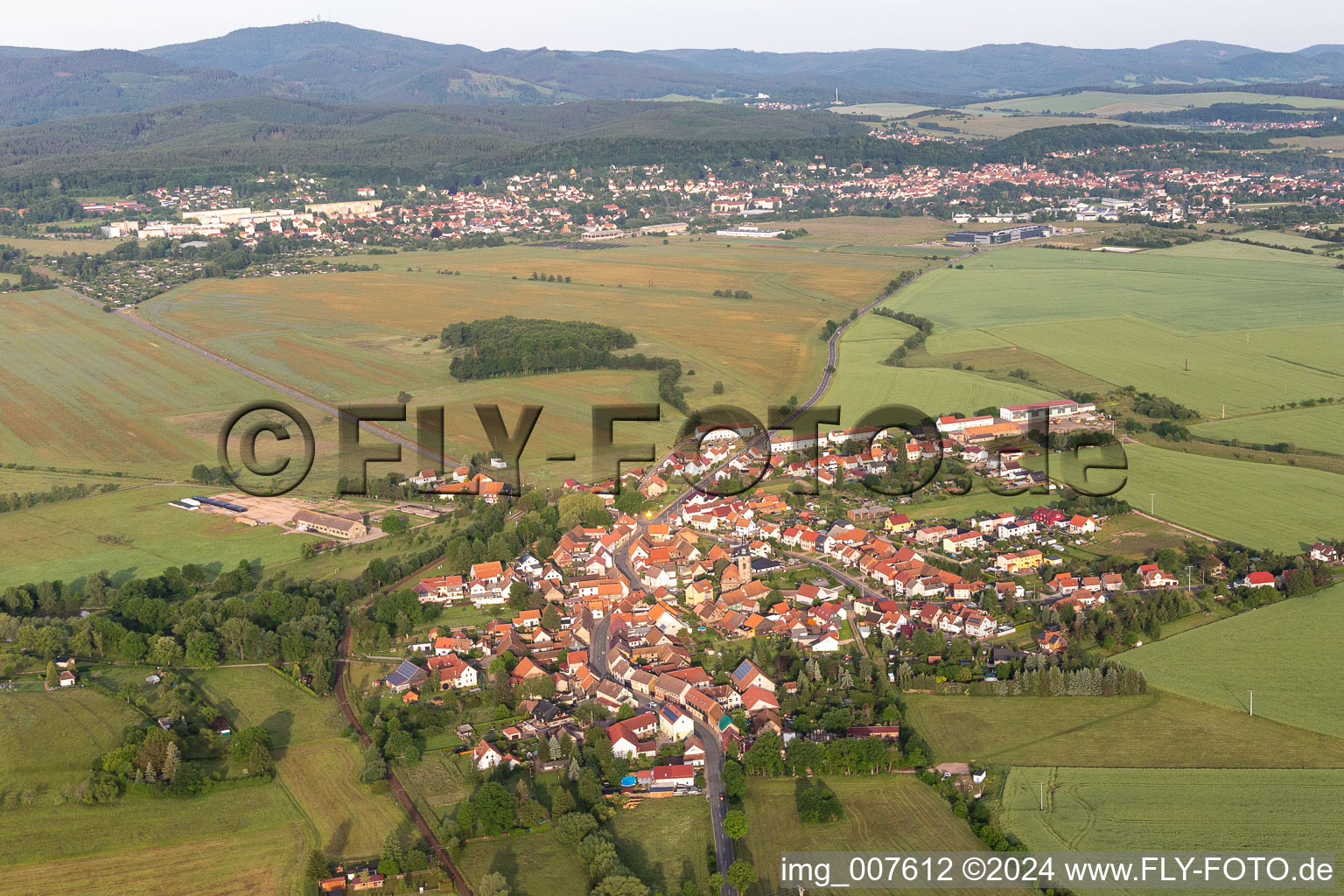 Luftbild von Ortsansicht der Straßen und Häuser der Wohngebiete in Wahlwinkel in Waltershausen im Bundesland Thüringen, Deutschland