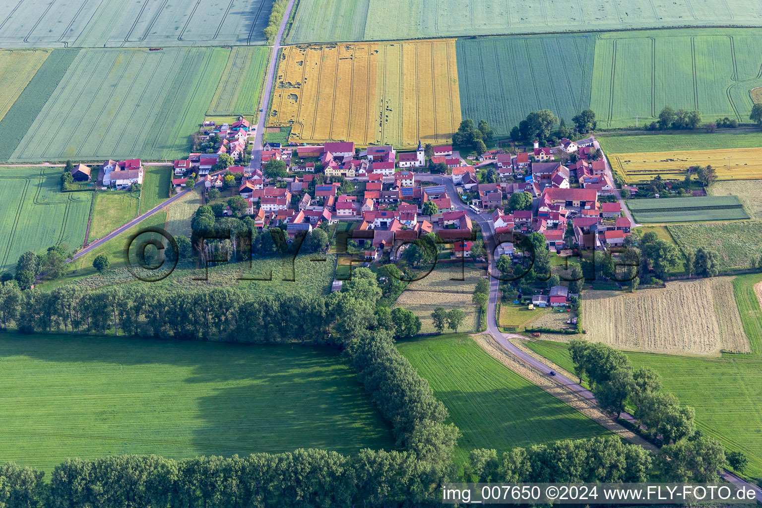 Luftbild von Ortsteil Hausen in Nessetal im Bundesland Thüringen, Deutschland