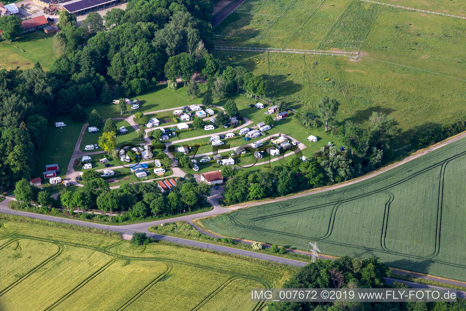 Wohnwagen und Zelte- Campingplatz - und Zeltplatz Camping Drei Gleichen in Mühlberg im Bundesland Thüringen, Deutschland