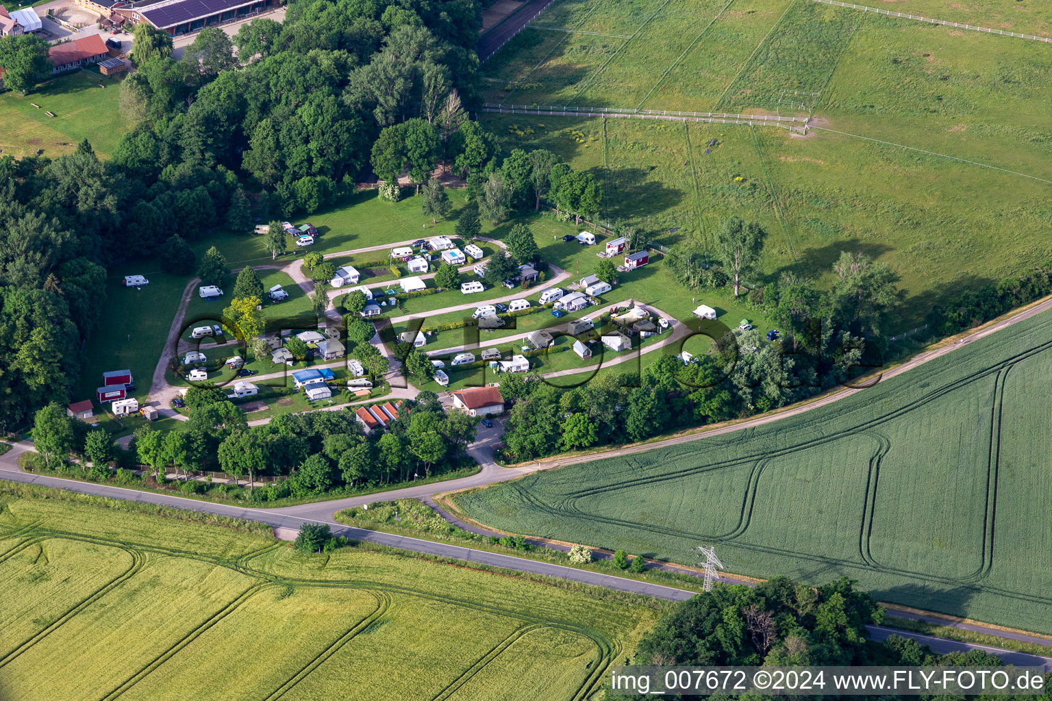 Wohnwagen und Zelte- Campingplatz - und Zeltplatz Camping Drei Gleichen in Mühlberg im Bundesland Thüringen, Deutschland