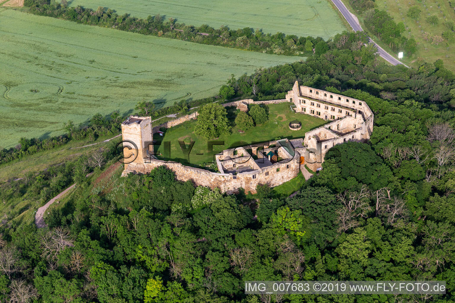 Burg Gleichen in Wandersleben im Bundesland Thüringen, Deutschland von oben
