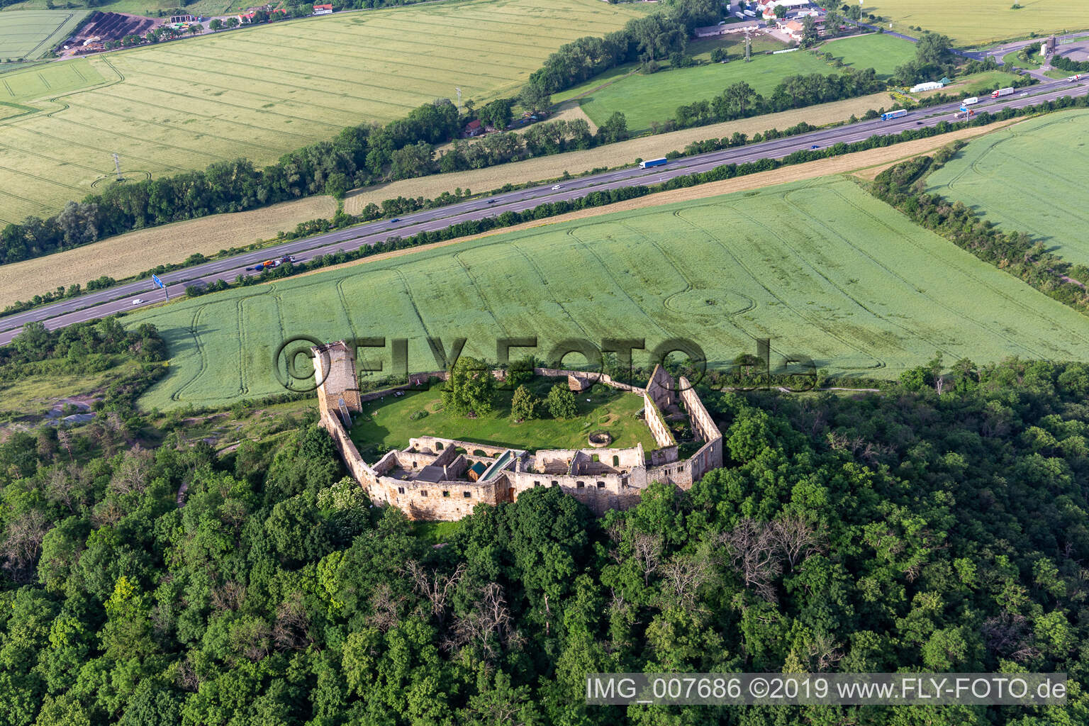 Burg Gleichen in Wandersleben im Bundesland Thüringen, Deutschland vom Flugzeug aus