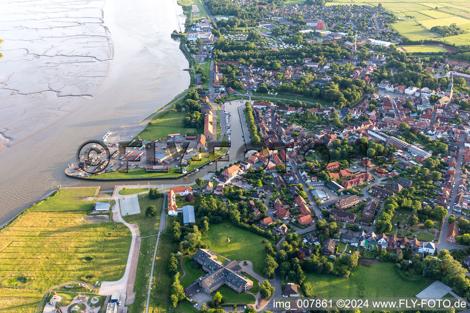 Luftbild von Hafen Tönning im Bundesland Schleswig-Holstein, Deutschland