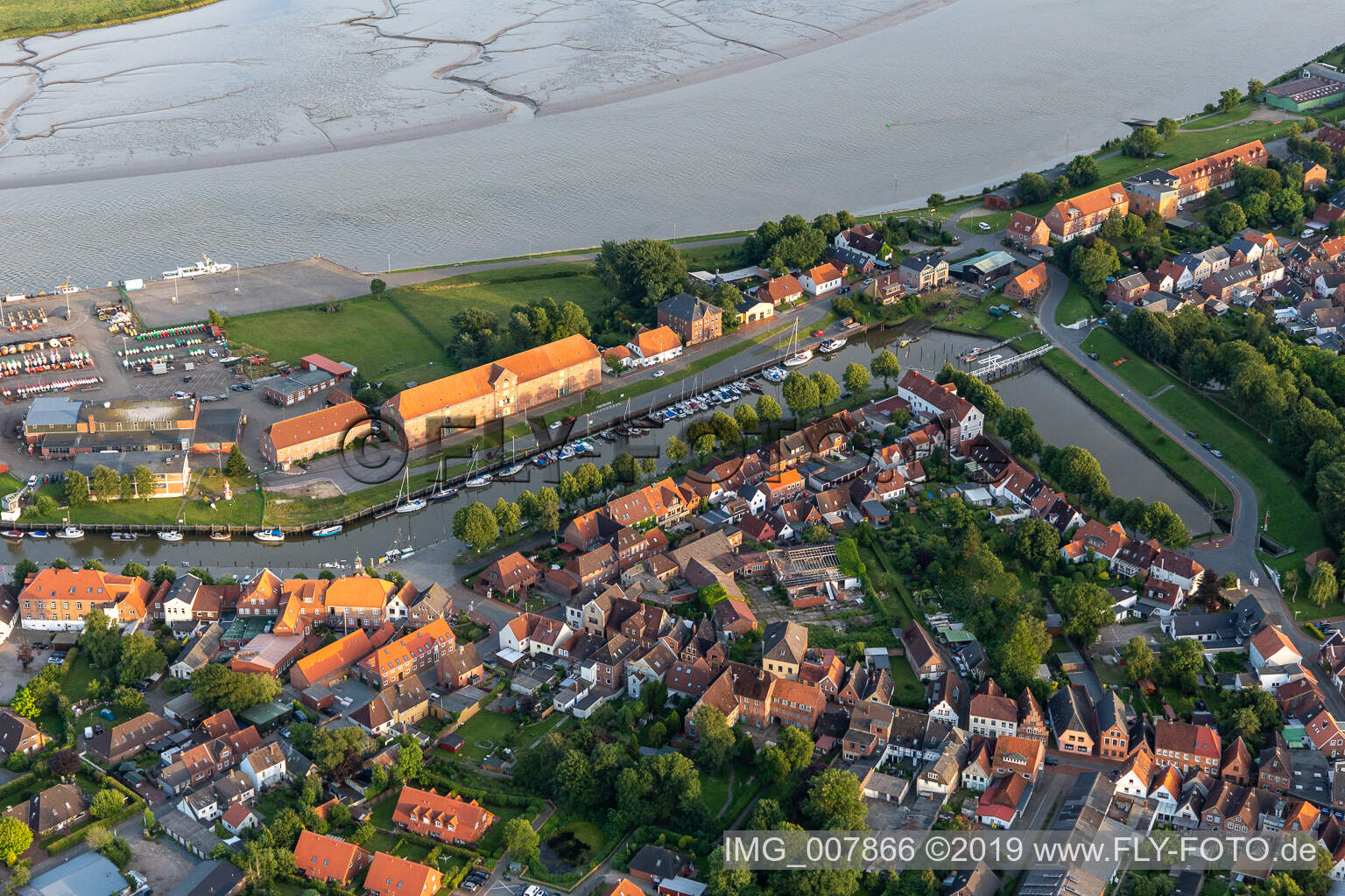 Luftaufnahme von Hafen Tönning im Bundesland Schleswig-Holstein, Deutschland