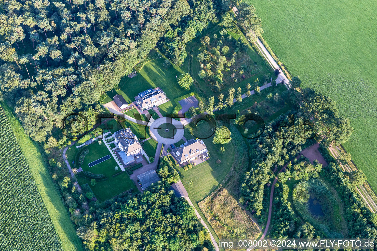 Gebäude und Parkanlagen am Herrenhaus des Gutshauses - Landgut in Winterswijk Miste in Gelderland, Niederlande