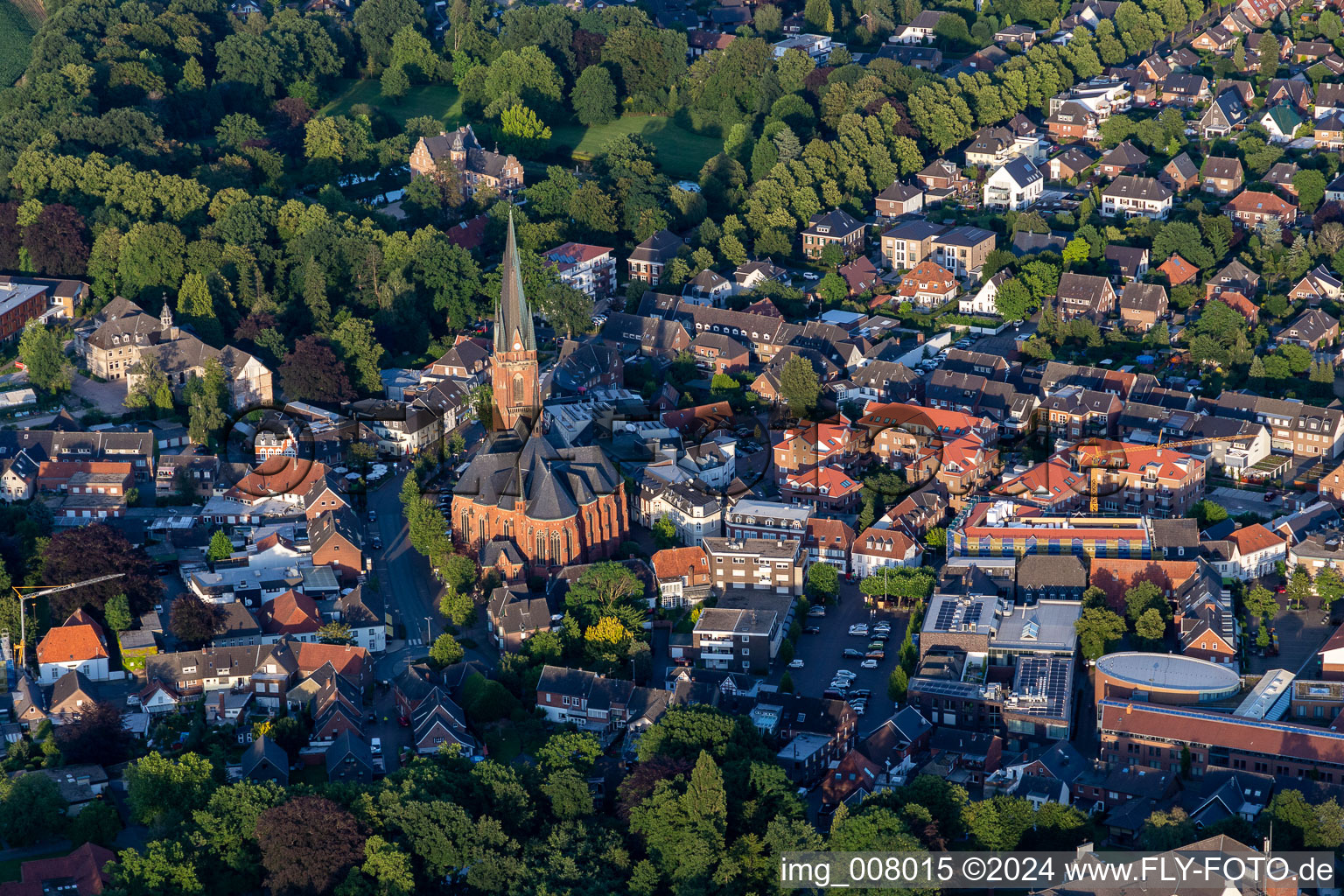 Luftbild von St. Gudula Kirche in Rhede im Bundesland Nordrhein-Westfalen, Deutschland