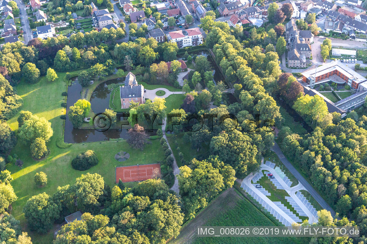 Luftaufnahme von Fürstlich Salm-Salm'sche Verwaltung in Rhede im Bundesland Nordrhein-Westfalen, Deutschland