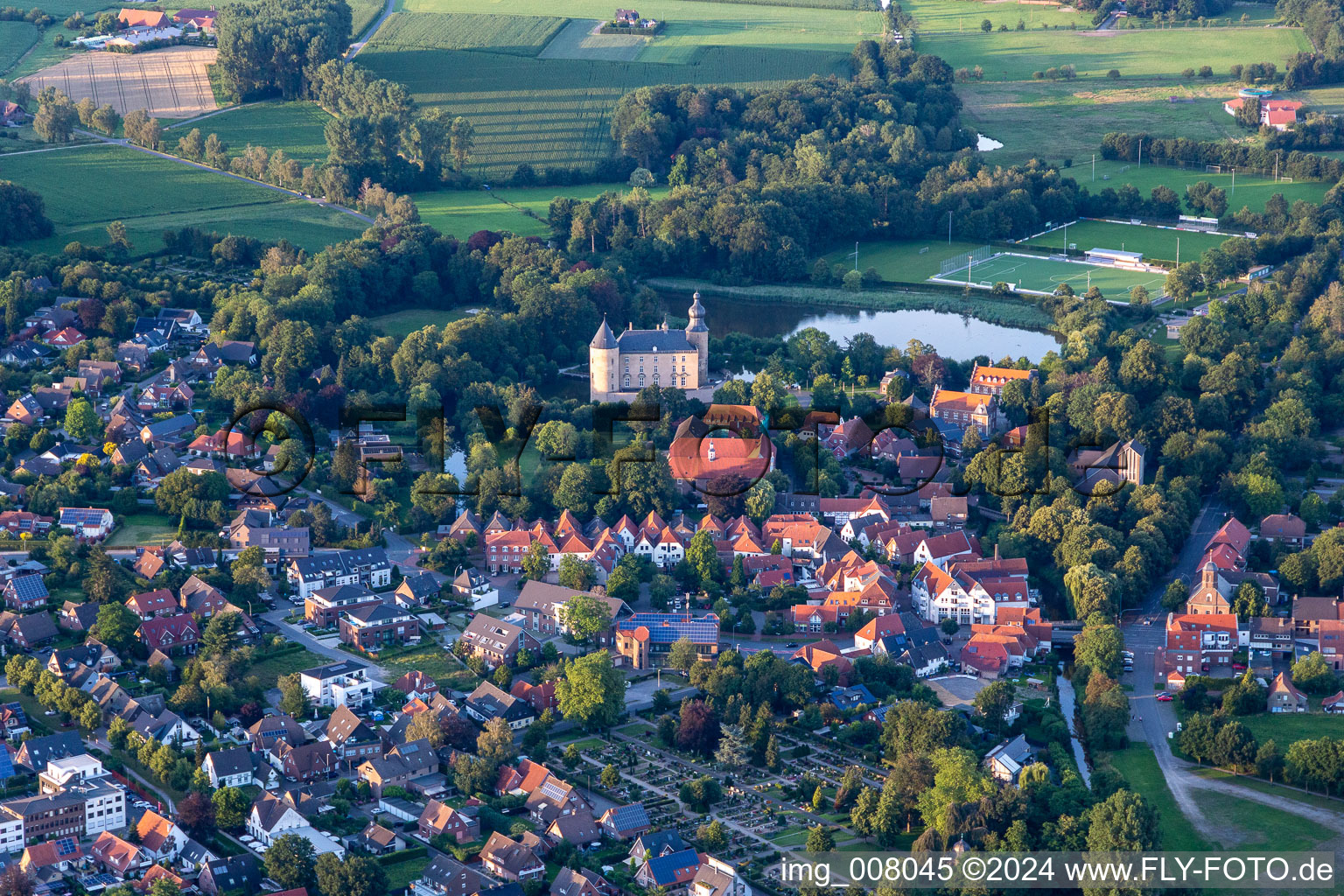 Schrägluftbild von Borken im Bundesland Nordrhein-Westfalen, Deutschland