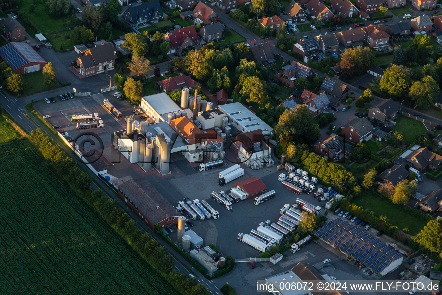 Gebäude und Produktionshallen auf dem Werksgelände der Molkerei Wiegert GmbH & Co. KG in Velen im Bundesland Nordrhein-Westfalen, Deutschland