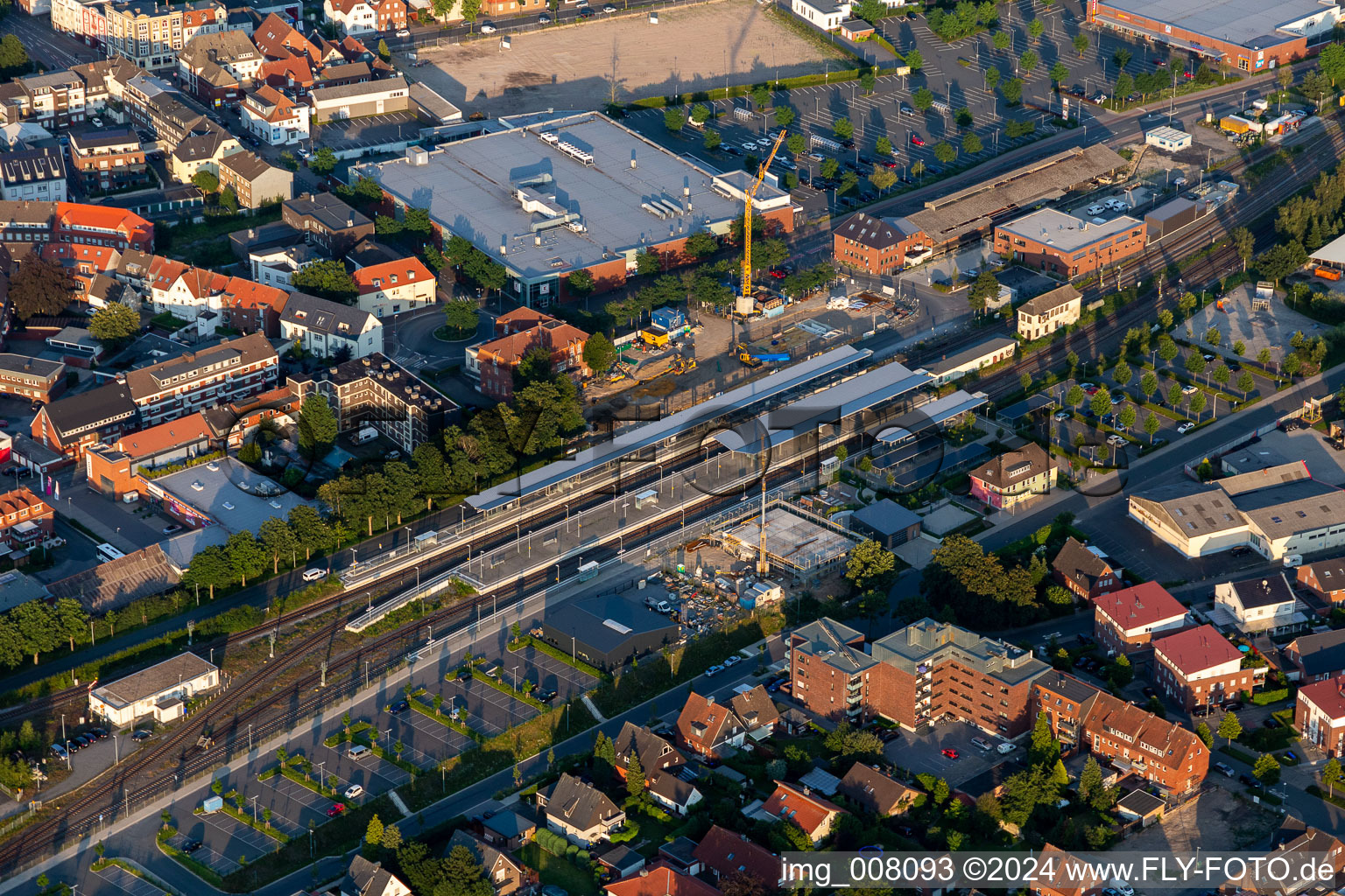 Gleisverlauf und Bahnhofsgebäude der Deutschen Bahn in Coesfeld im Bundesland Nordrhein-Westfalen, Deutschland