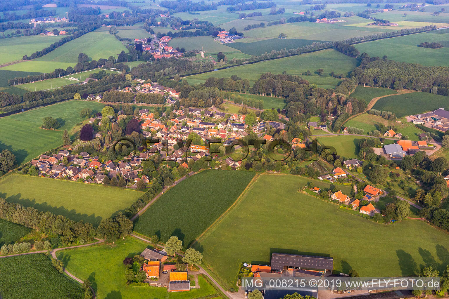 Luftbild von Rekken im Bundesland Gelderland, Niederlande