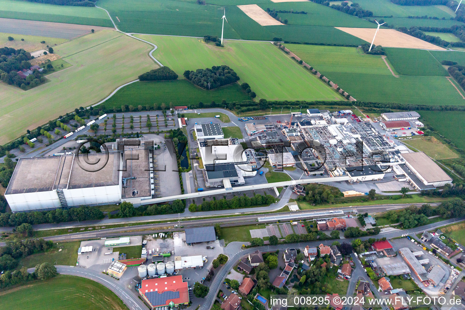 Gebäude und Produktionshallen auf dem Lebensmittelhersteller- Werksgelände IGLO GmbH in Reken im Bundesland Nordrhein-Westfalen, Deutschland
