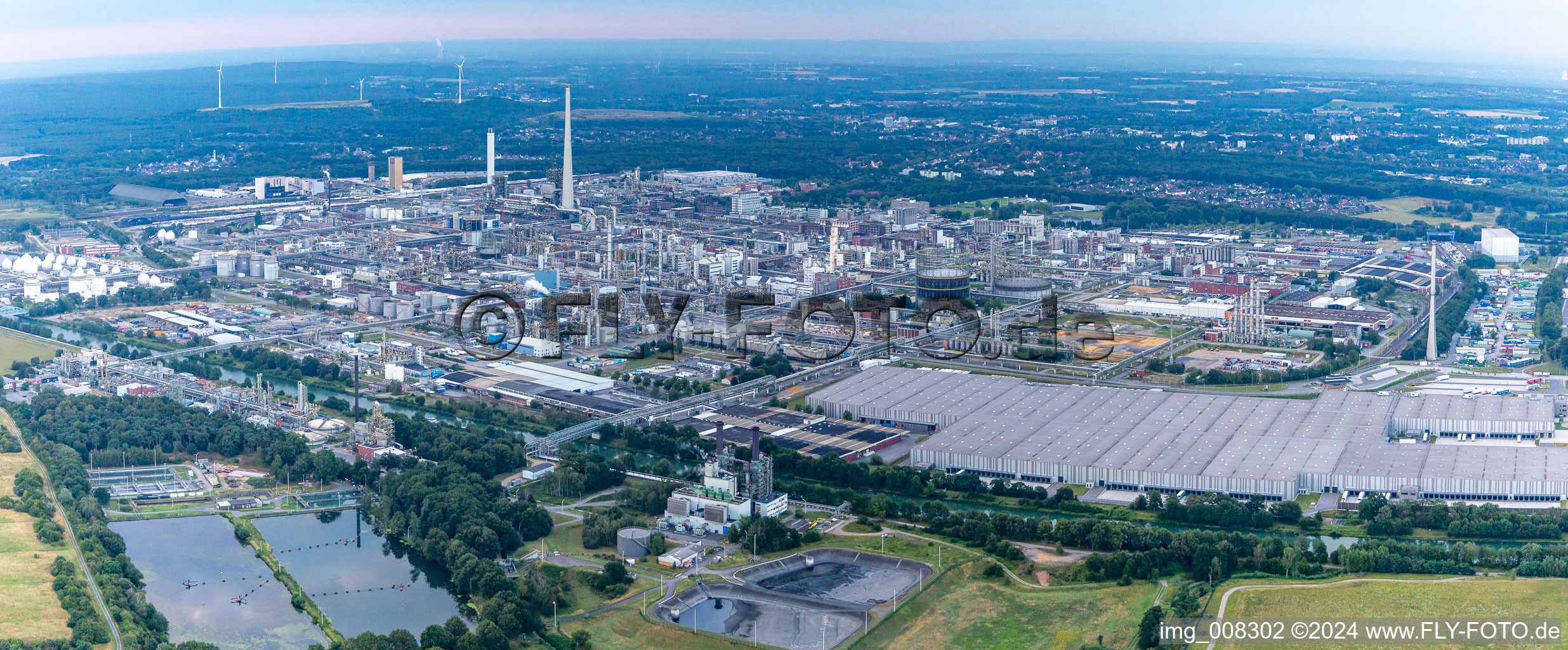 Luftbild von Gebäude und Produktionshallen auf dem Werksgelände des Chemieproduzenten Chemiepark Marl an der Paul-Baumann Straße in Marl im Bundesland Nordrhein-Westfalen, Deutschland