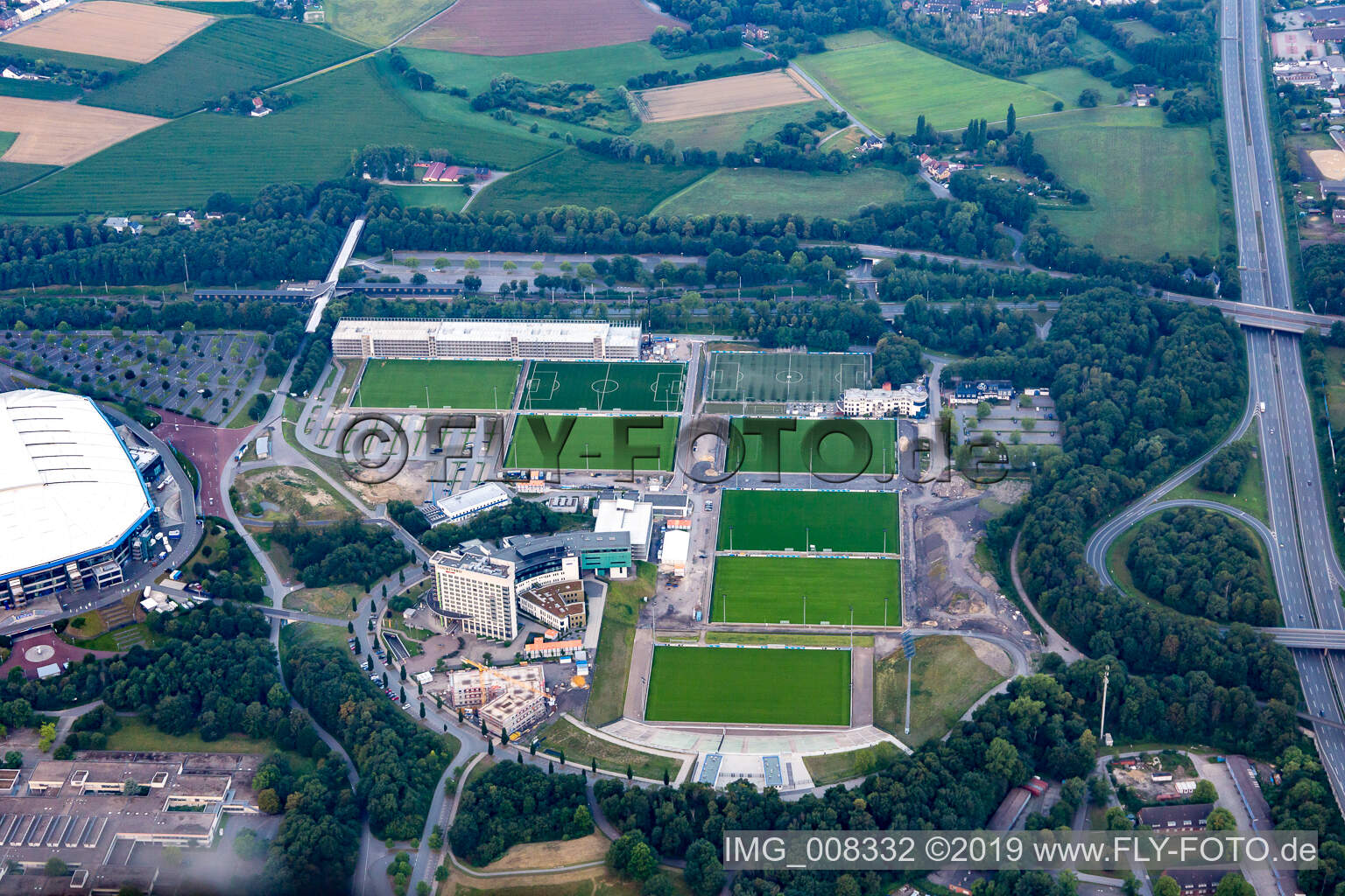 Luftbild von Veltlins Arena in Gelsenkirchen im Bundesland Nordrhein-Westfalen, Deutschland