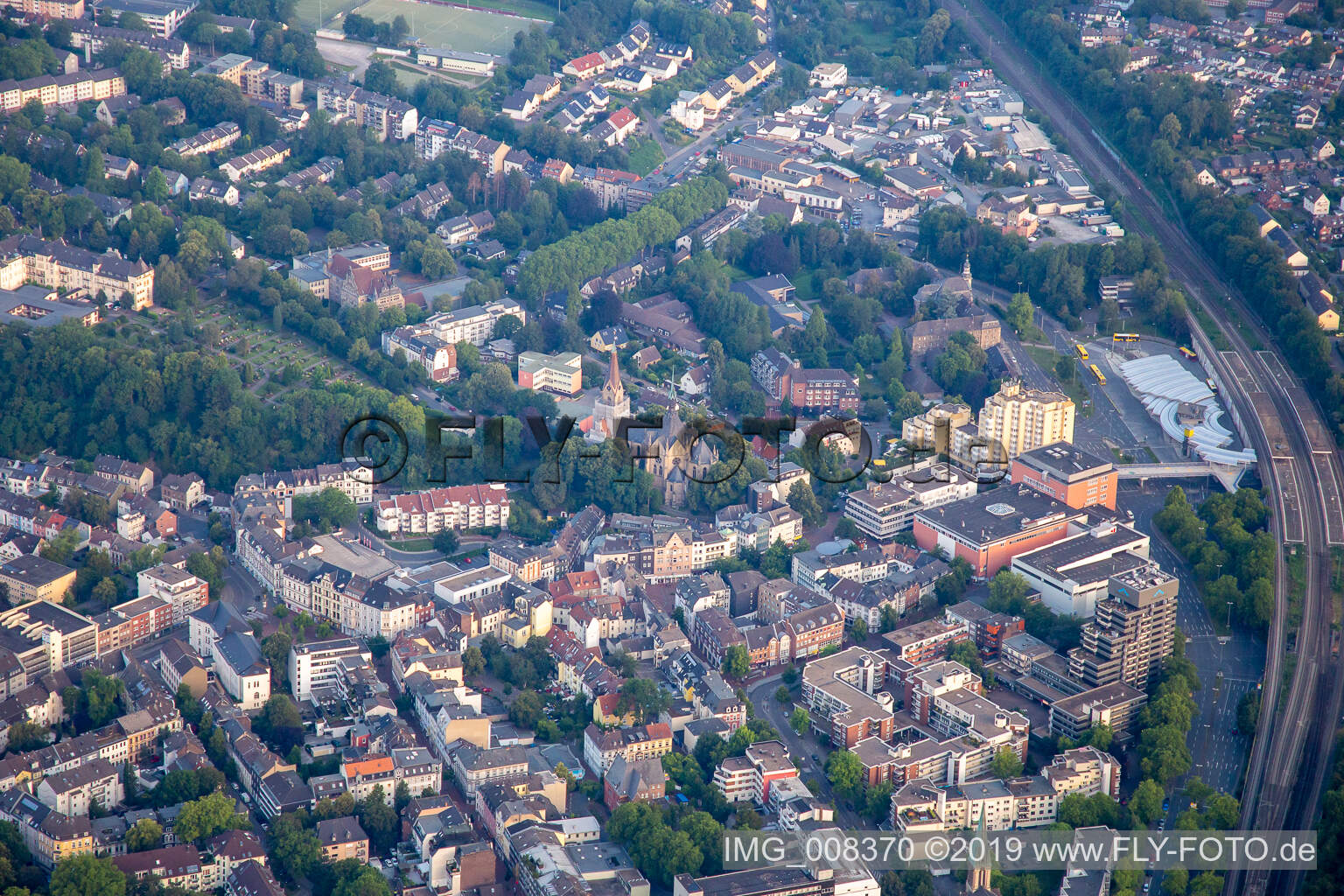 Luftbild von Steeler Platz und Bahnhof in Essen-Steele im Bundesland Nordrhein-Westfalen, Deutschland