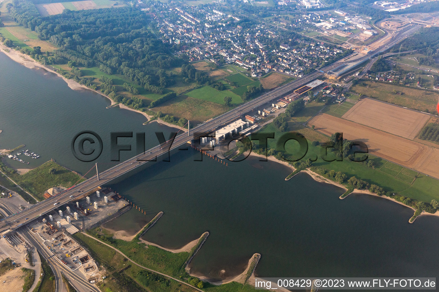 Leverkusener Rheinbrücke im Ortsteil Merkenich in Köln im Bundesland Nordrhein-Westfalen, Deutschland