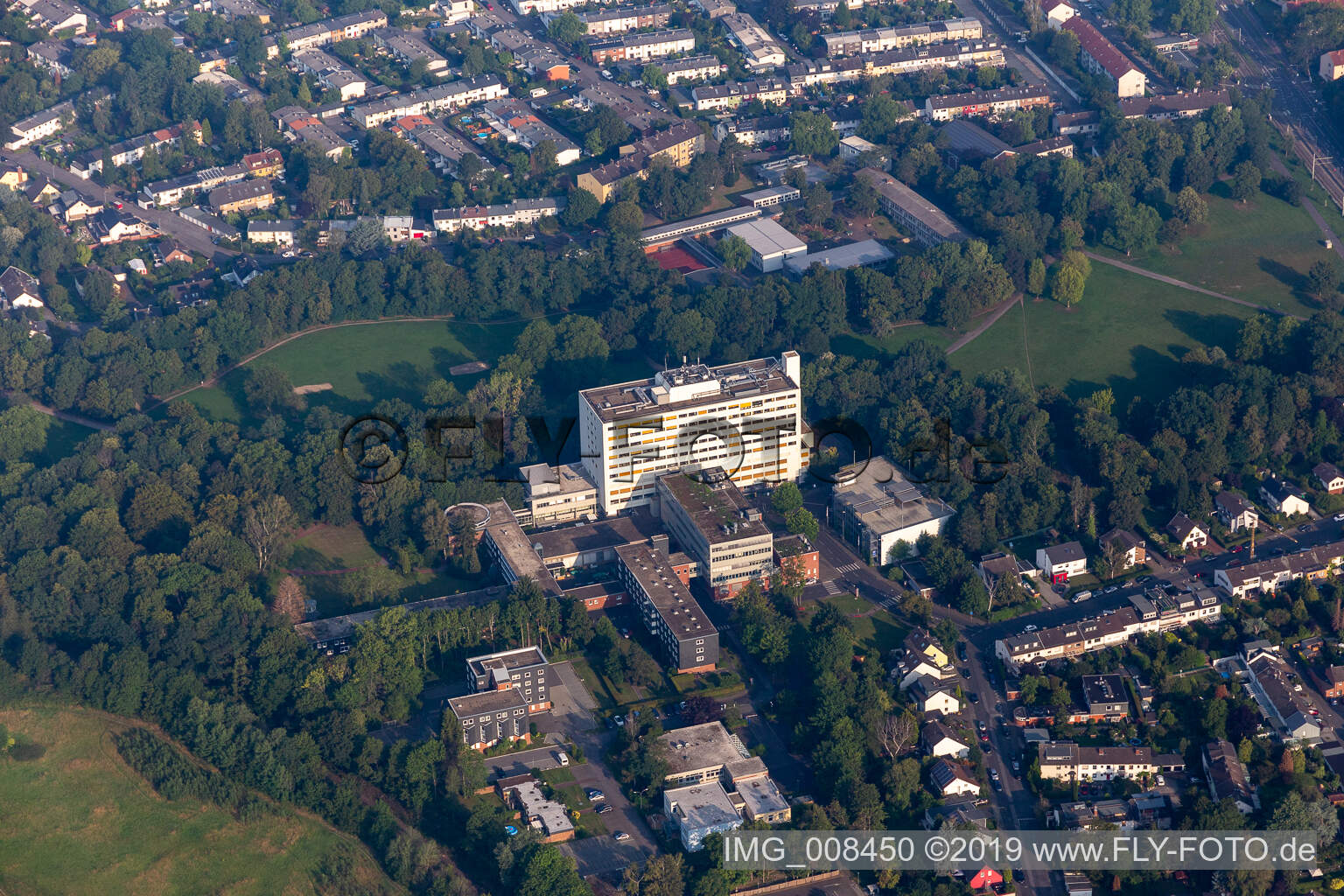 Luftbild von Heilig Geist Krankenhaus in Longerich im Bundesland Nordrhein-Westfalen, Deutschland