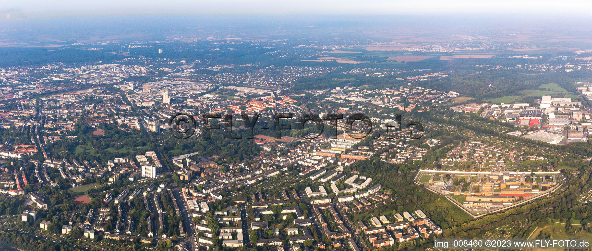 Innenstadtbereich im Stadtgebiet Ossendorf in Köln im Bundesland Nordrhein-Westfalen, Deutschland