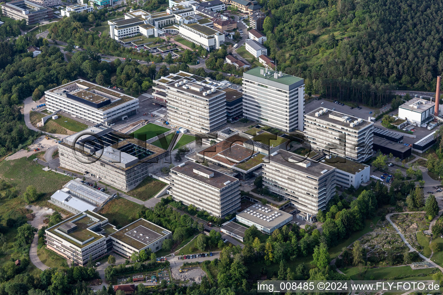 Luftaufnahme von Campus- Gebäude der Universität Tübingen an der Schnarrenbergstraße in Tübingen im Bundesland Baden-Württemberg, Deutschland