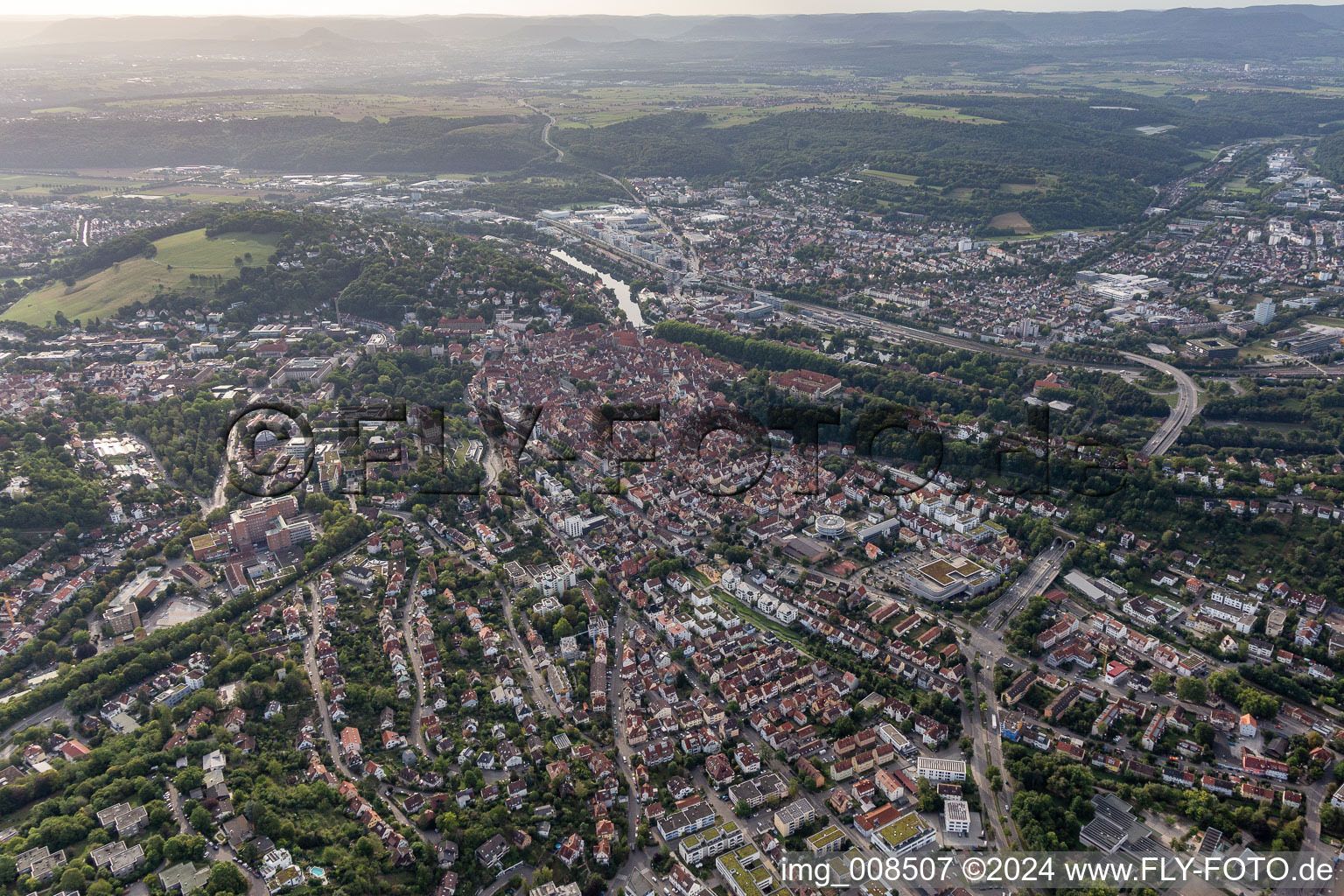 Ortsansicht der Straßen und Häuser der Wohngebiete in Tübingen im Bundesland Baden-Württemberg, Deutschland