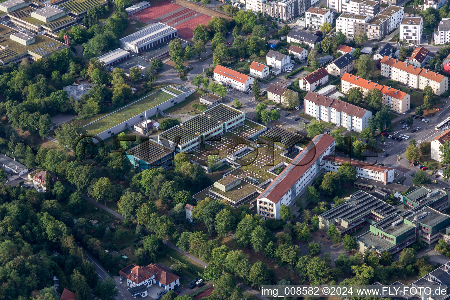 Schulgebäude der Mathilde Weber Schule und der Kaufmännischen Berufsschule in Tübingen im Bundesland Baden-Württemberg, Deutschland