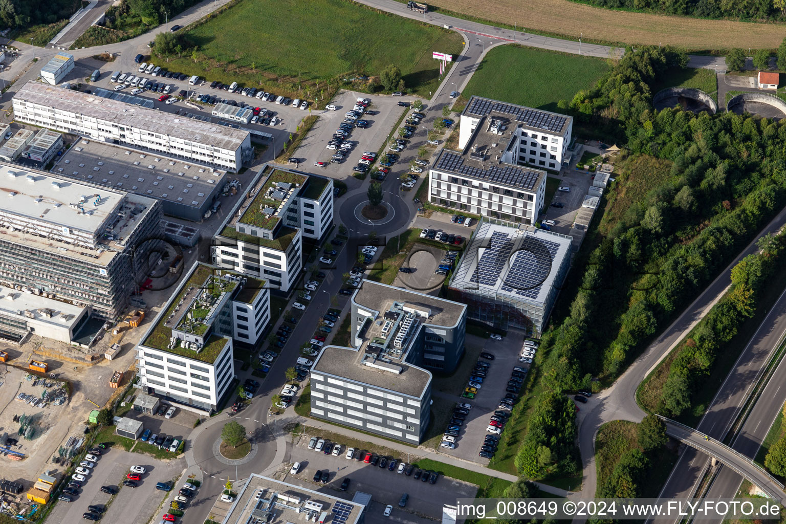 Firmengelände der Bosch eBike Systems, Bosch Sensortec mit Hallen, Firmengebäuden und Produktionsstätten in Kusterdingen in Reutlingen im Bundesland Baden-Württemberg, Deutschland