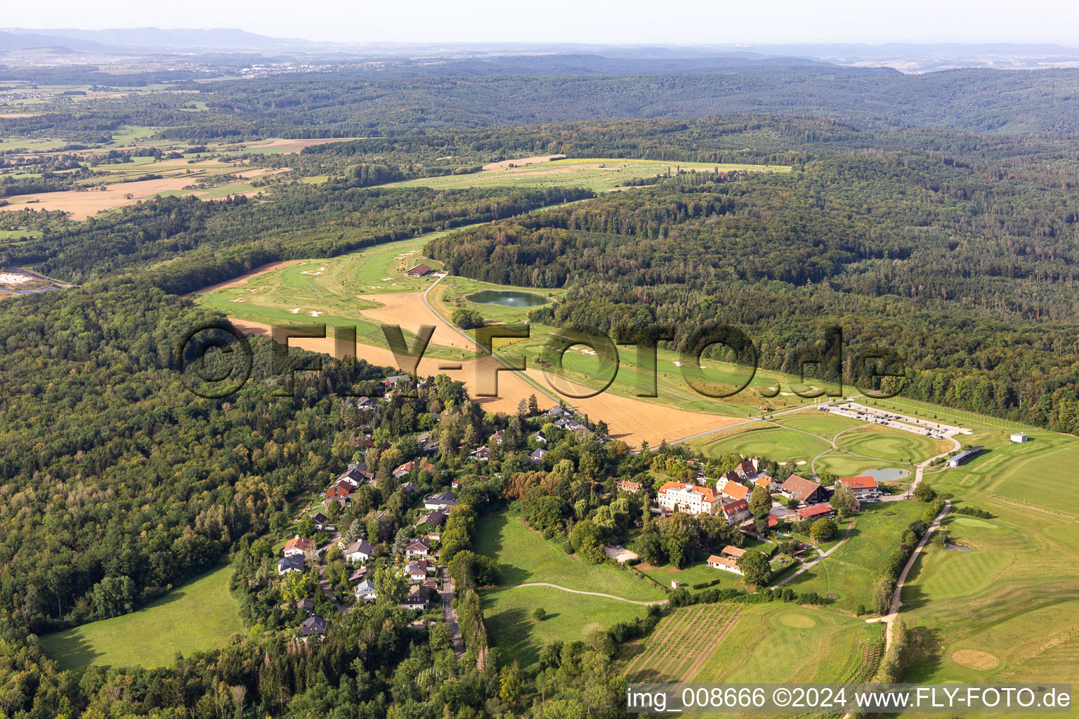 Gelände des Golfplatz Golfclub Schloss Kressbach in Kressbach im Bundesland Baden-Württemberg, Deutschland