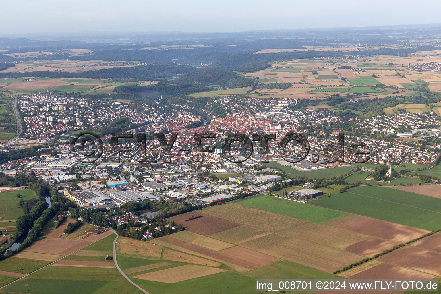 Luftbild von Stadtgebiet mit Außenbezirken und Innenstadtbereich in Rottenburg am Neckar im Bundesland Baden-Württemberg, Deutschland