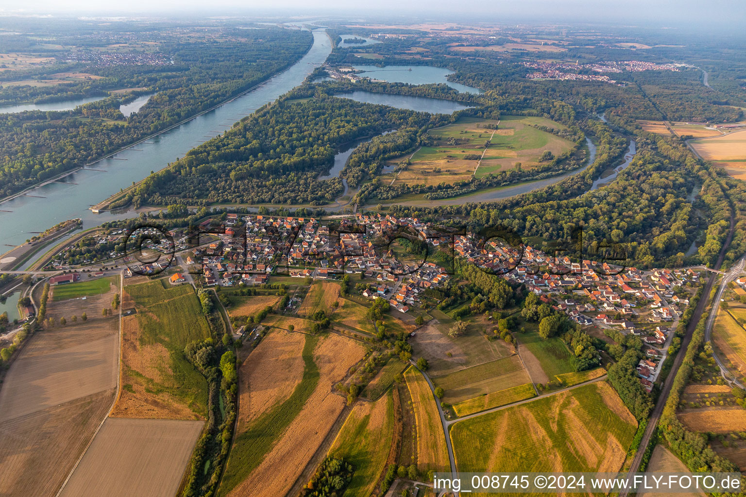 Fluß- Delta und Mündung der Lauter in den Rhein in Munchhausen in Grand Est im Bundesland Bas-Rhin, Frankreich