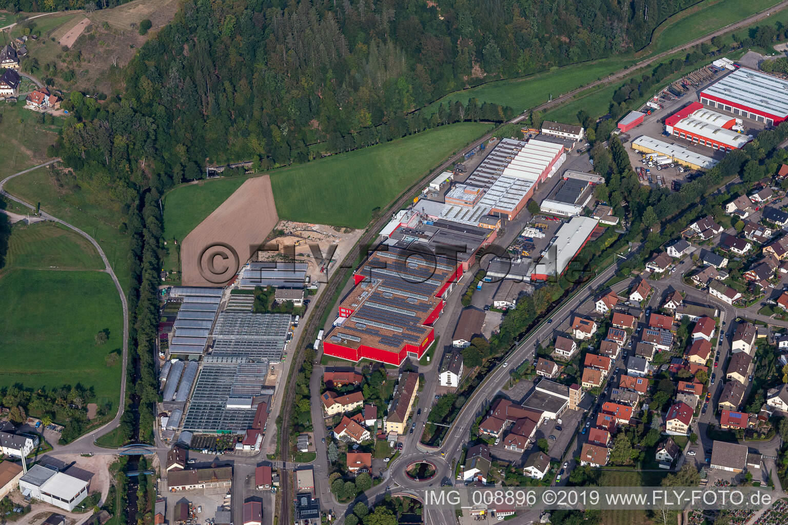 Luftbild von DOLL Fahrzeugbau in Oppenau im Bundesland Baden-Württemberg, Deutschland