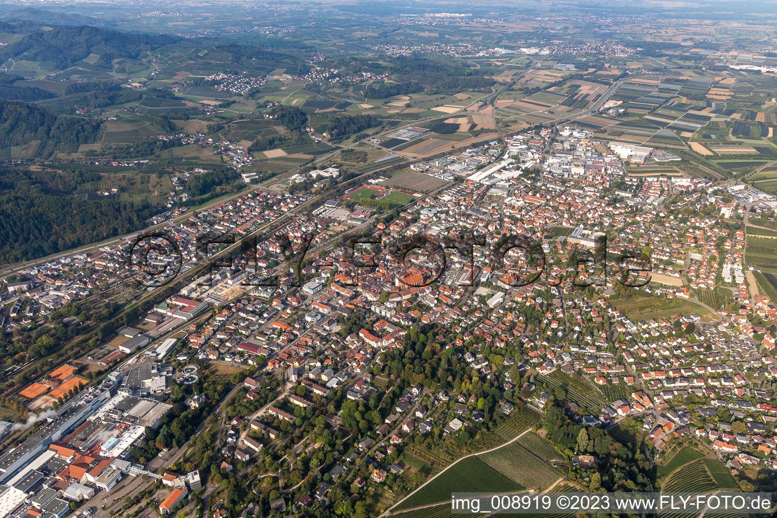 Stadtgebiet mit Außenbezirken und Innenstadtbereich in Oberkirch im Ortsteil Gaisbach im Bundesland Baden-Württemberg, Deutschland