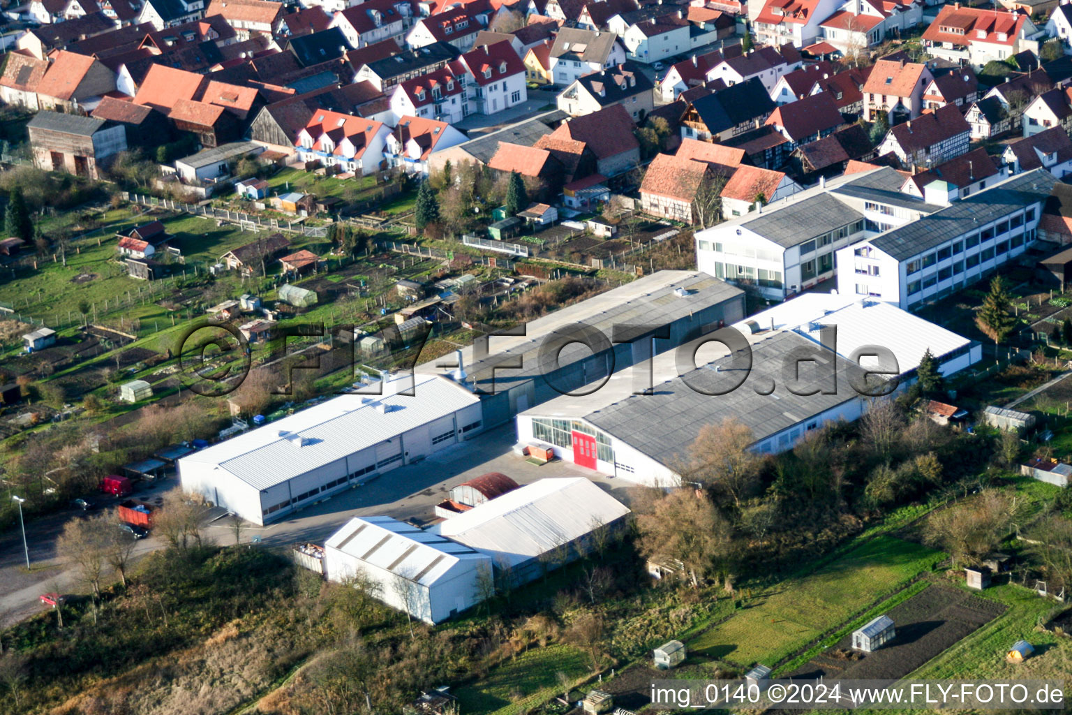 Gebäude und Produktionshallen auf dem Werksgelände DBK Heizsysteme in Kandel im Bundesland Rheinland-Pfalz, Deutschland