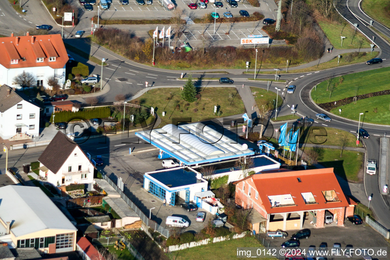 Tankstelle zum Verkauf von Benzin und Diesel- Kraftstoffen Aral Tankstelle Markus Götz in Kandel im Bundesland Rheinland-Pfalz, Deutschland