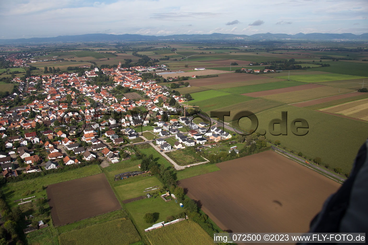 Luftaufnahme von Minfeld im Bundesland Rheinland-Pfalz, Deutschland
