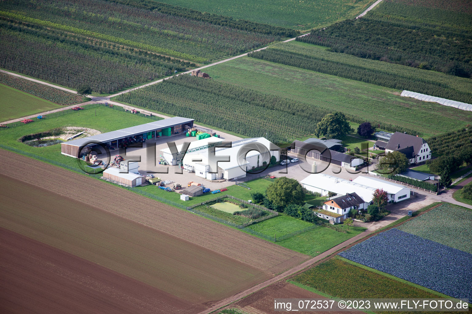 Luftbild von Winden, Biohof im Bundesland Rheinland-Pfalz, Deutschland