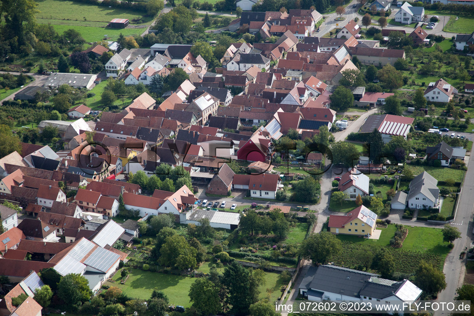 Luftbild von Am Pfarrgarten im Ortsteil Heuchelheim in Heuchelheim-Klingen im Bundesland Rheinland-Pfalz, Deutschland