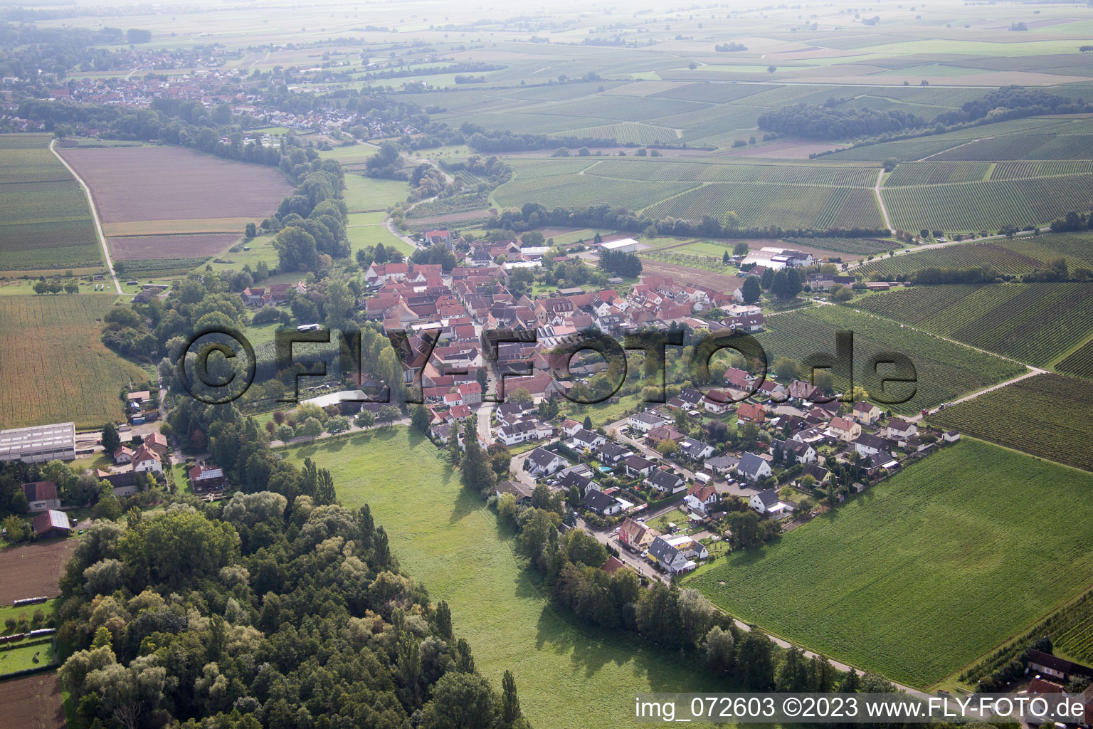 Klingbach im Ortsteil Klingen in Heuchelheim-Klingen im Bundesland Rheinland-Pfalz, Deutschland