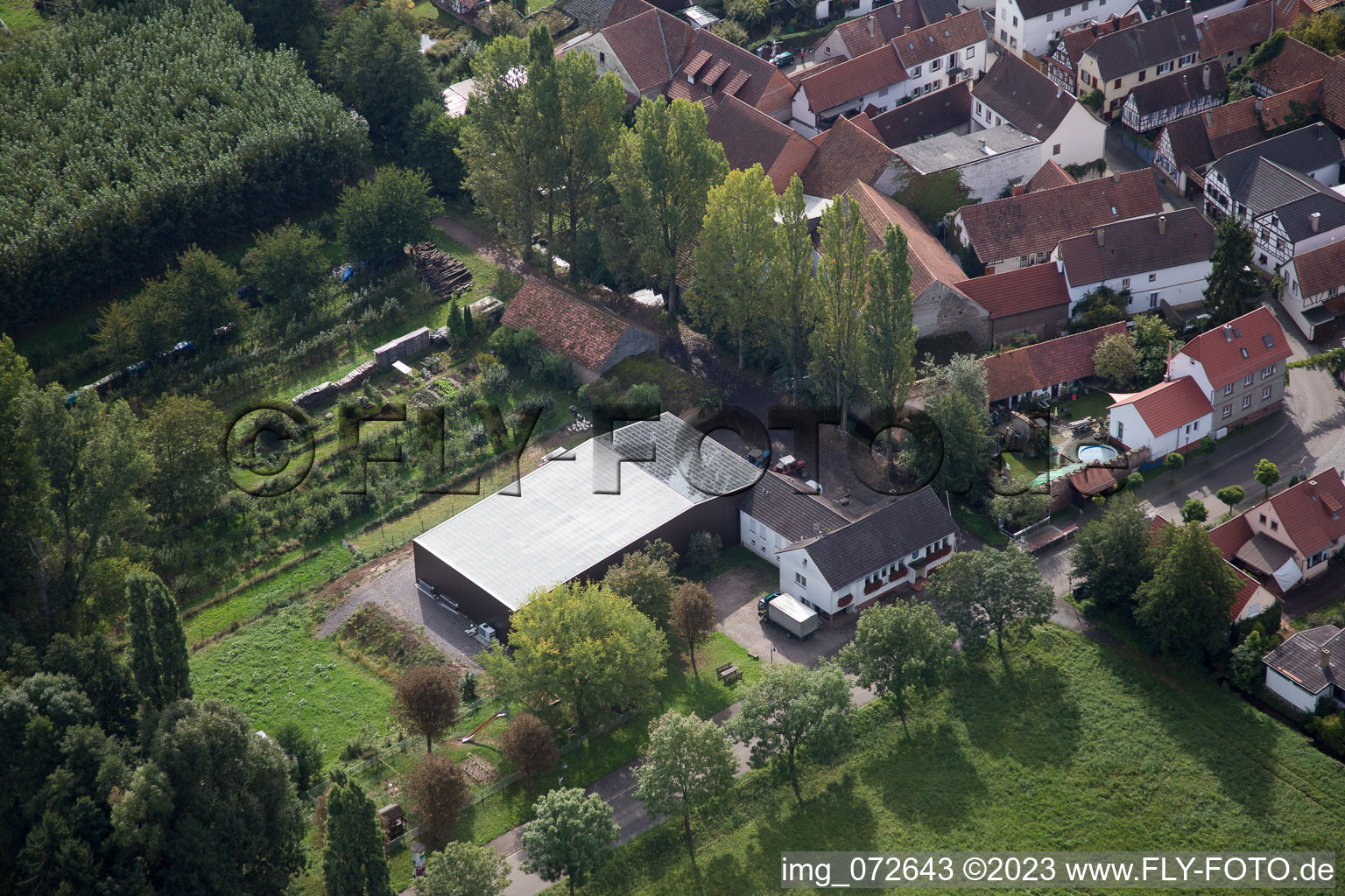 Luftbild von Bahnhofstr im Ortsteil Klingen in Heuchelheim-Klingen im Bundesland Rheinland-Pfalz, Deutschland