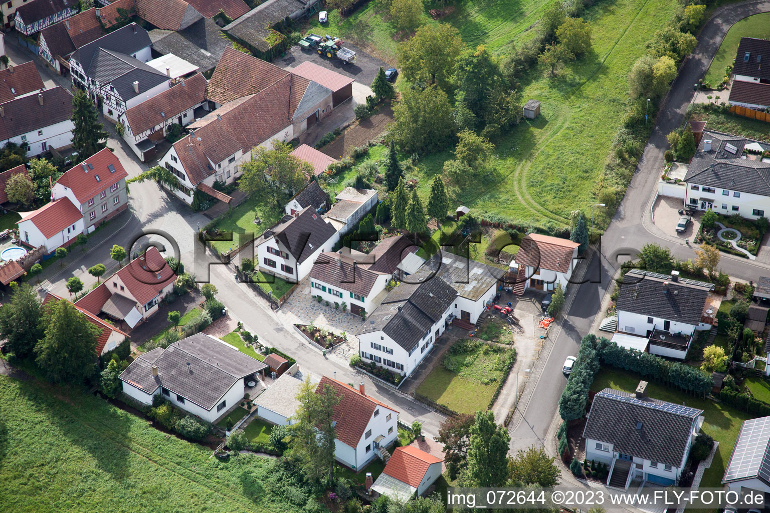 Ortsteil Klingen in Heuchelheim-Klingen im Bundesland Rheinland-Pfalz, Deutschland vom Flugzeug aus