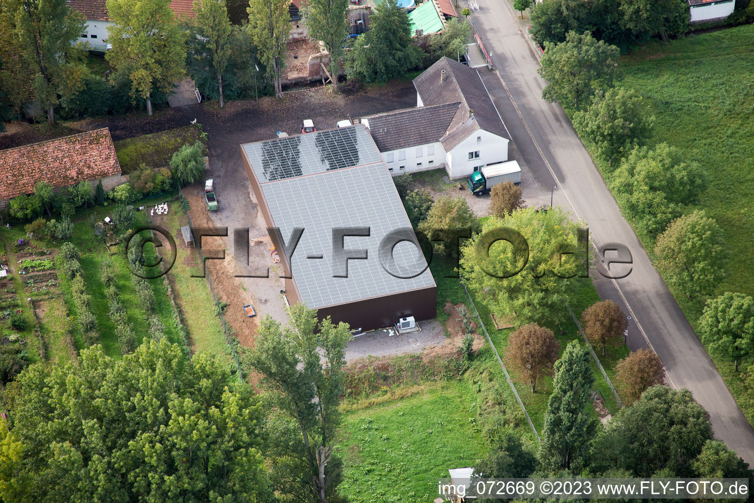Ortsteil Klingen in Heuchelheim-Klingen im Bundesland Rheinland-Pfalz, Deutschland von einer Drohne aus
